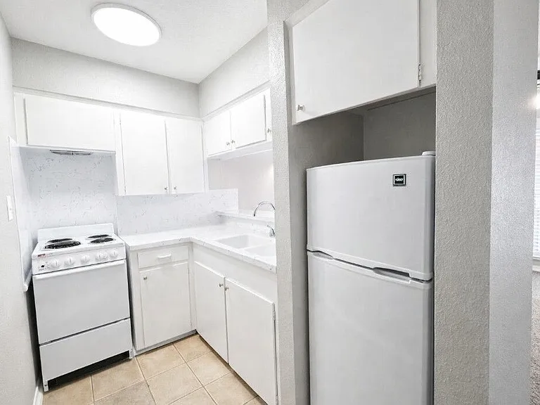 Marshall Apartments — Photo 3