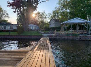 3816 W Lake Shore Dr, Wonder Lake, IL 60097