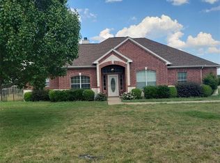 1908 Willow Bend Dr, Oak Leaf, TX 75154