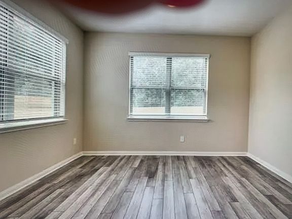 4th image of 325 Blue Buffalo St