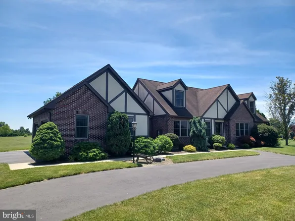 947 Pine Grove Rd, Fredericksburg, PA 17026