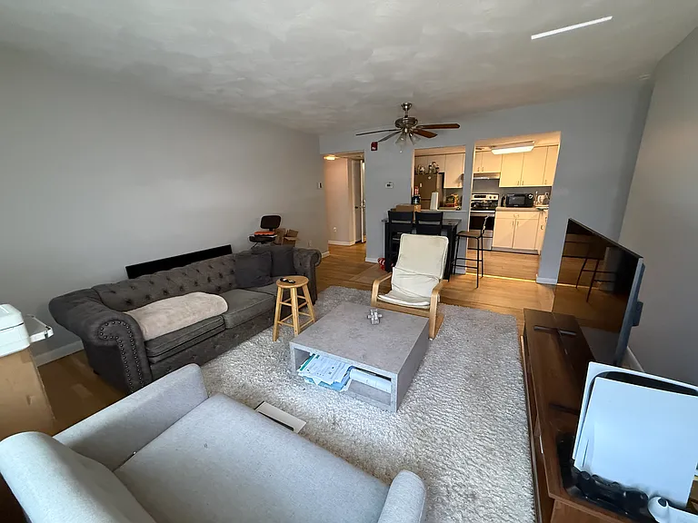 530 Vfw Pkwy #201 — Photo 6