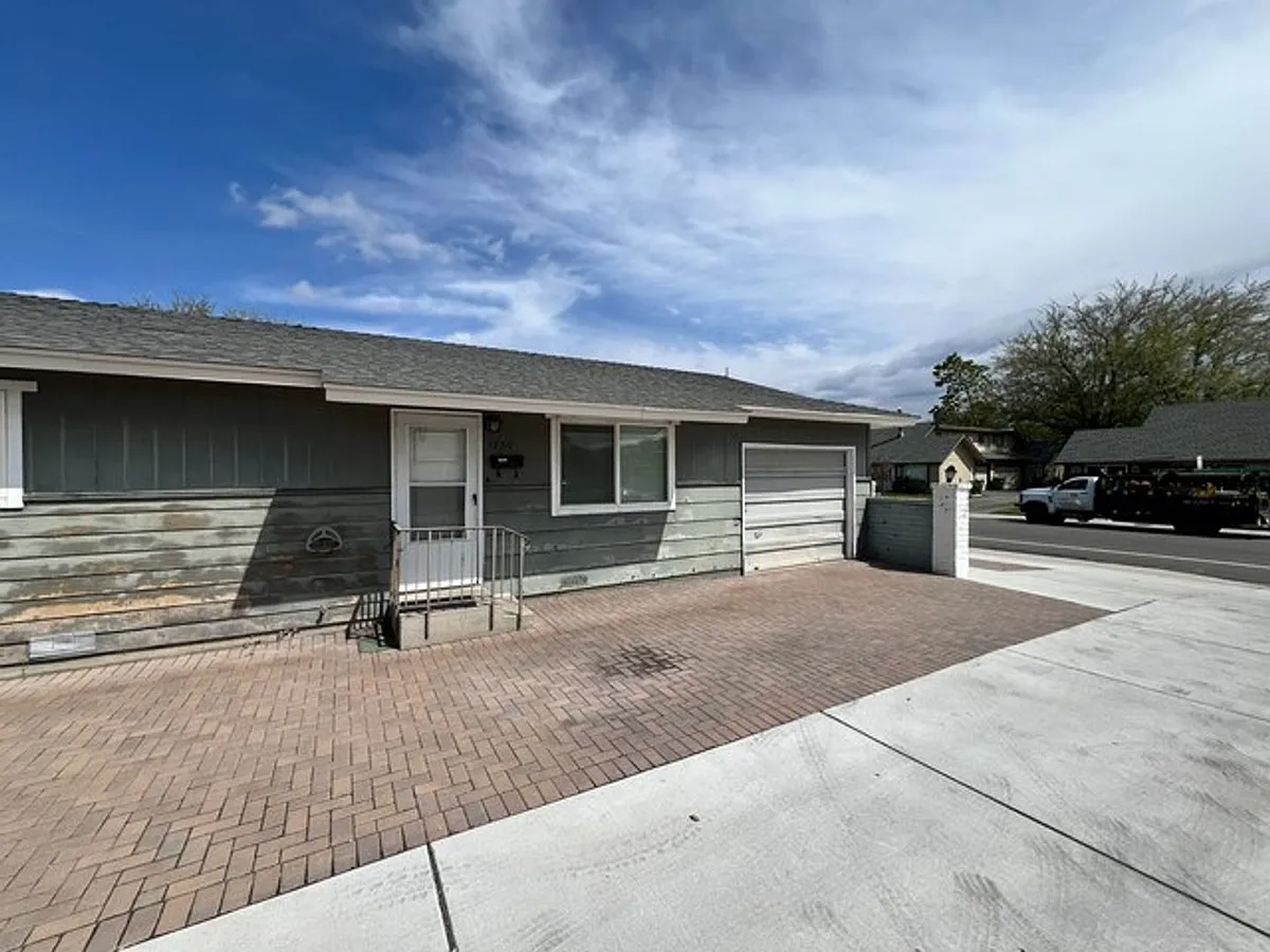 Building Photo - 1750 York Way
