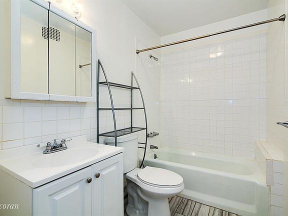5th image of 306 Lafayette Ave APT 4