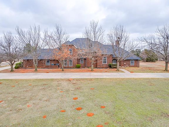 2nd image of 1100 N Red Bud Ter