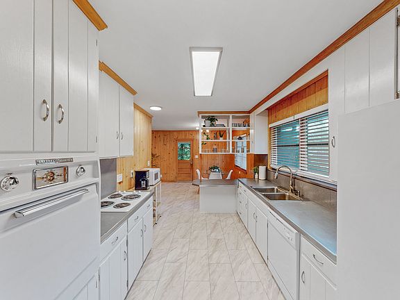 3rd image of 2303 Don Andres Ave
