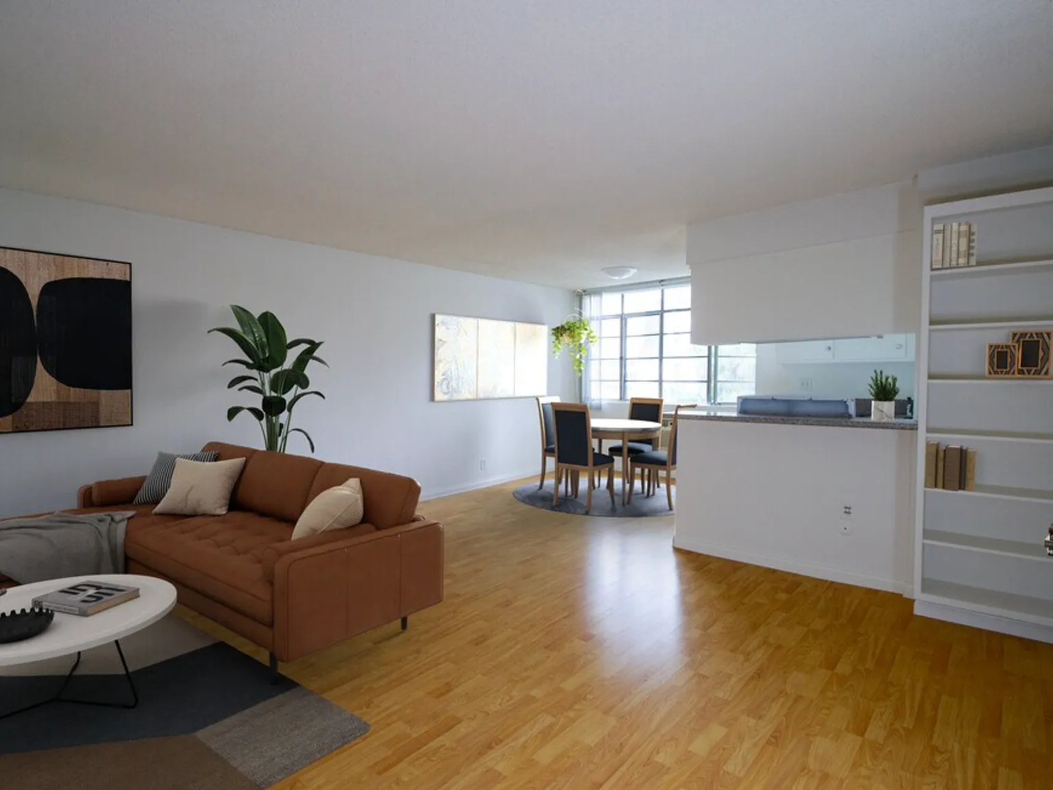 Remodeled apartments *Hardwood Floors* *Intercom* *Garage parking* — Photo 2