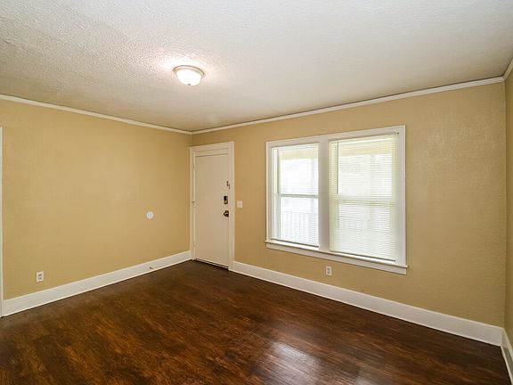 4th image of 113 E 45th St