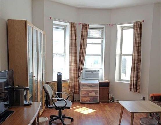 4th image of 817 55th St