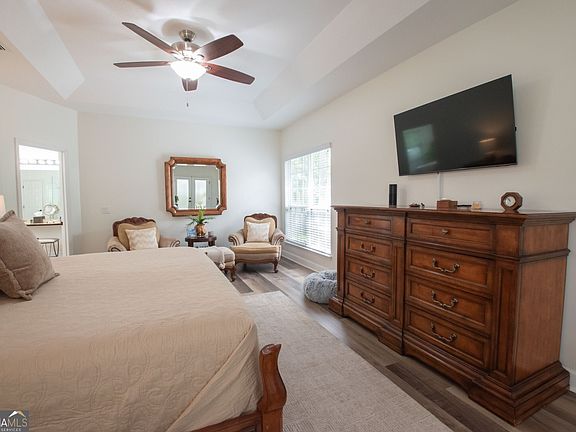 4th image of 532 Cardinal Cir E