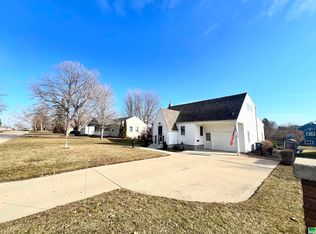 9 Vista Dr, Storm Lake, IA 50588