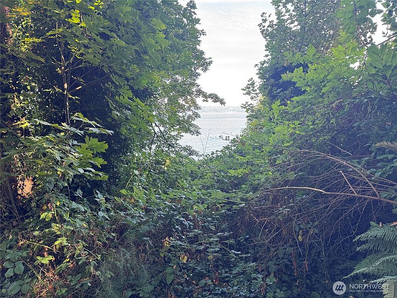 5th image of 11002 Vashon Highway SW