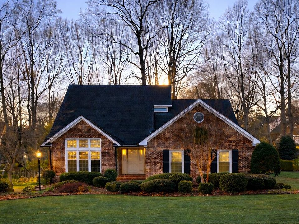 1st image of 206 Aspen Avenue