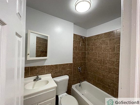 5th image of 10632 156th St Unit 3