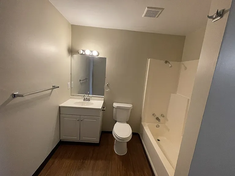 Countryside Apartments — Photo 18