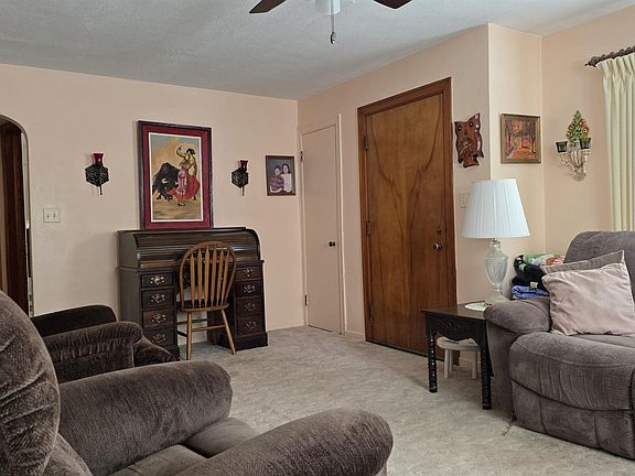 4th image of 803 E Race St