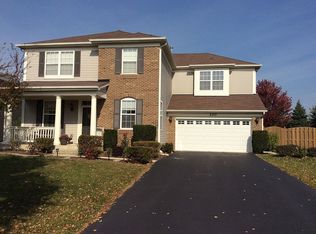 220 Valley View Dr, St Charles, IL 60175