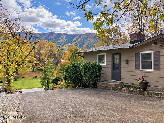 3rd image of 733 Cavern Rd