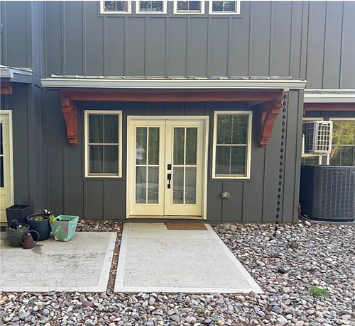 2512 Everett Ave #BASEMENT Photo 1