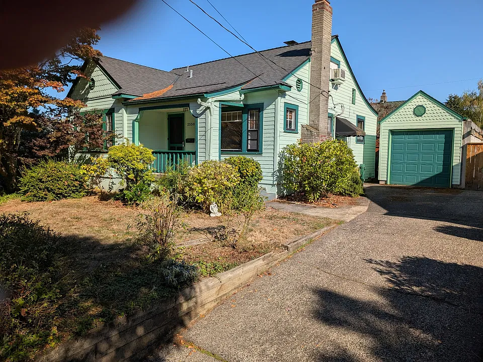 2558 NE 32nd Ave