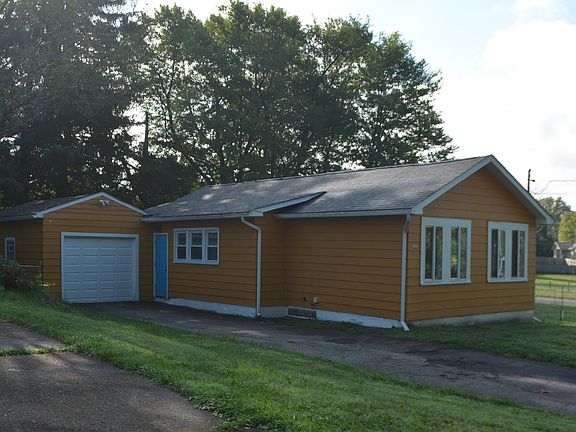 4th image of 2691 McFarland Ave
