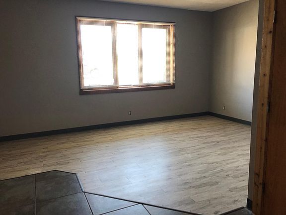 4th image of 1640 Holdrege St #2