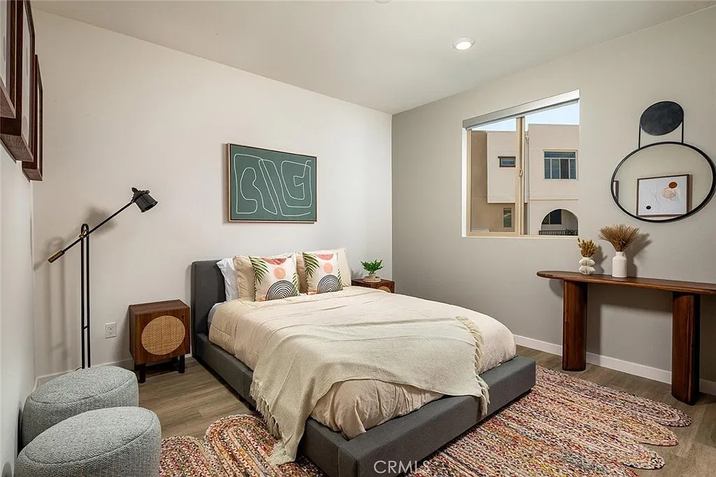 2 bed, 1.5 bath, 1275 sqft, $4,200 — Photo 4