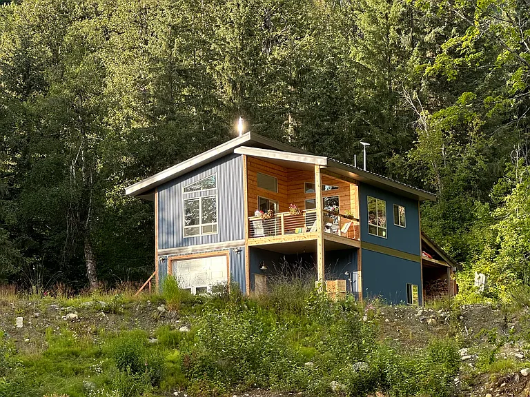 35 Mile Haines Hwy — Photo 1
