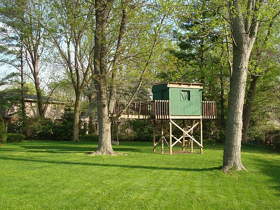 Backyard - play house