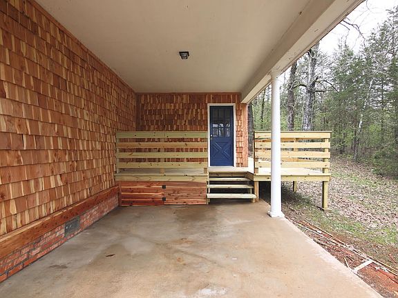 4th image of 156 W Lakeshore Dr