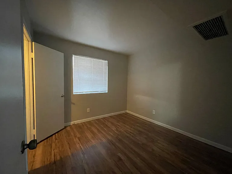 2010 E Sweetwater Ave._SP&Family LLC — Photo 8