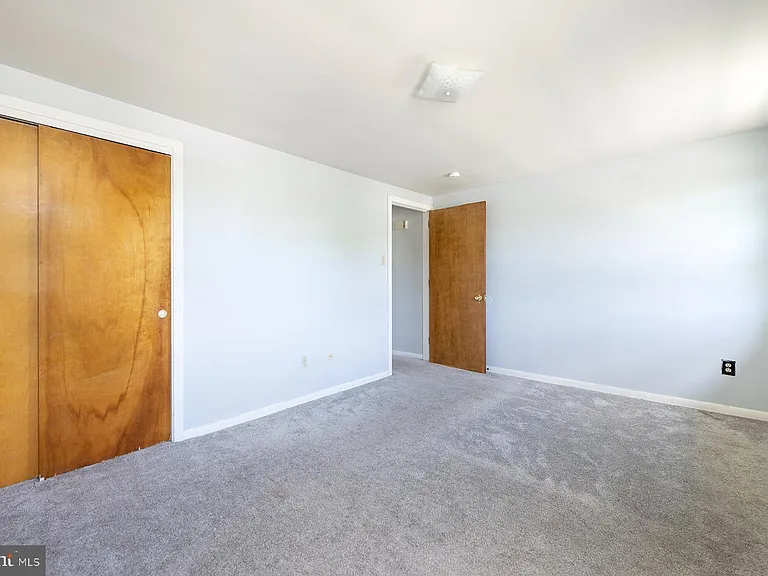 224 Henry St — Photo 8