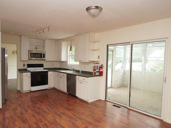 5th image of 163 Lindbergh Dr
