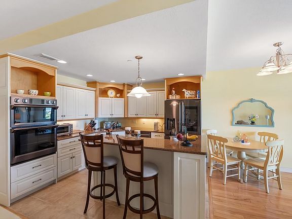 4th image of 800 Maple Leaf Ln APT 2