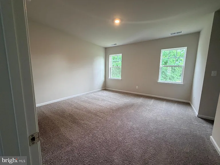 19 Forest Grove Ave — Photo 30