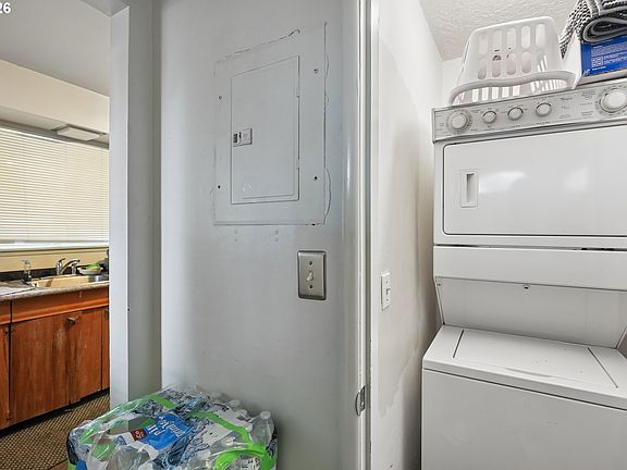 4th image of 501 SE 157th Ave
