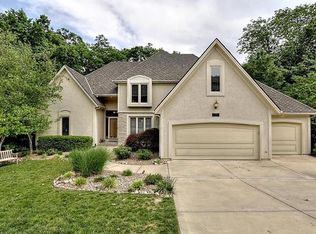 5709 Meadow Lk, Parkville, MO 64152