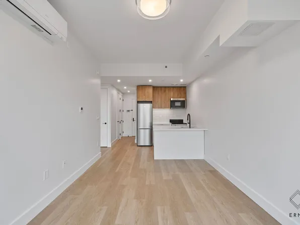 80 Linden Boulevard image 1 of 23