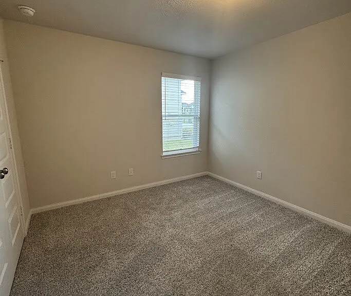1340 Kingsgate Dr — Photo 15