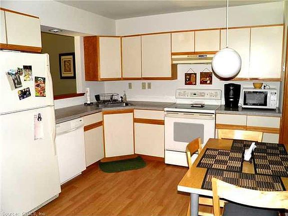 Eat in kitchen