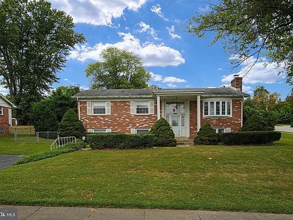 3rd image of 14224 Chesterfield Dr