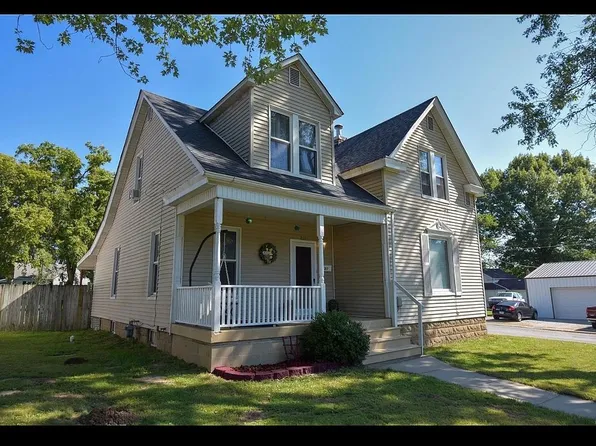 217 White St, Hillsboro, IL 62049