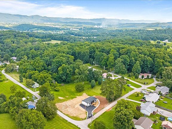 2nd image of 107 Linda Ln