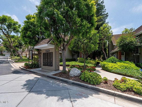 2nd image of 20950 Oxnard St APT 43