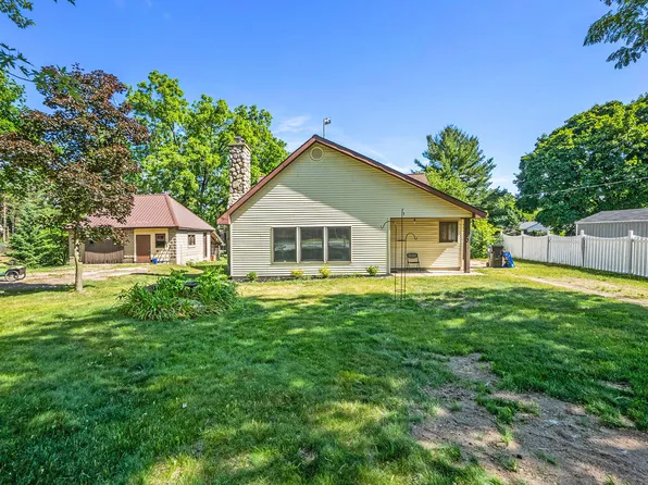 863 E Wilcox Ave, White Cloud, MI 49349