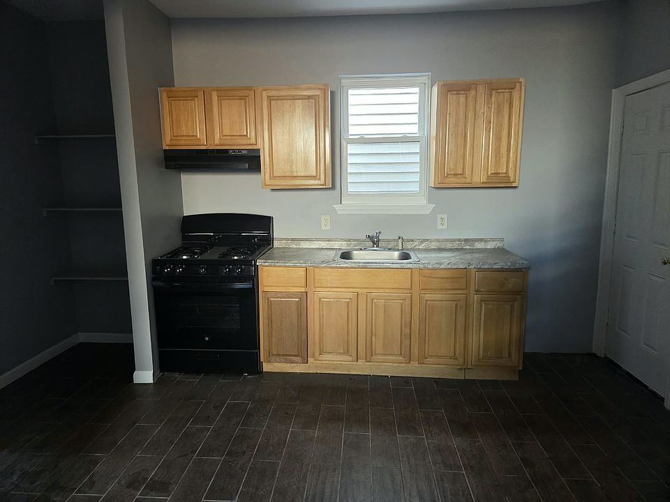 1st image of 453 S 17th St