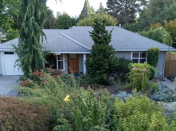 10316 NE Sacramento St, Portland, OR 97220