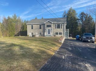 15 Cessna Way, Naples, ME 04055