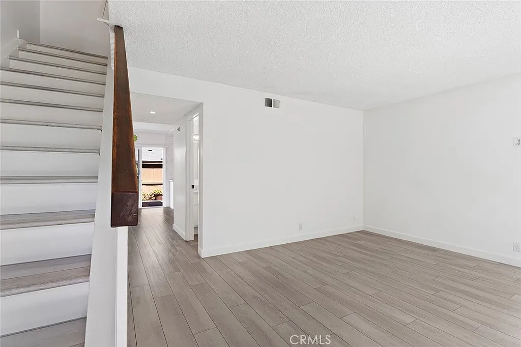 2 bed, 1.5 bath, 1037 sqft, $3,895 — Photo 3