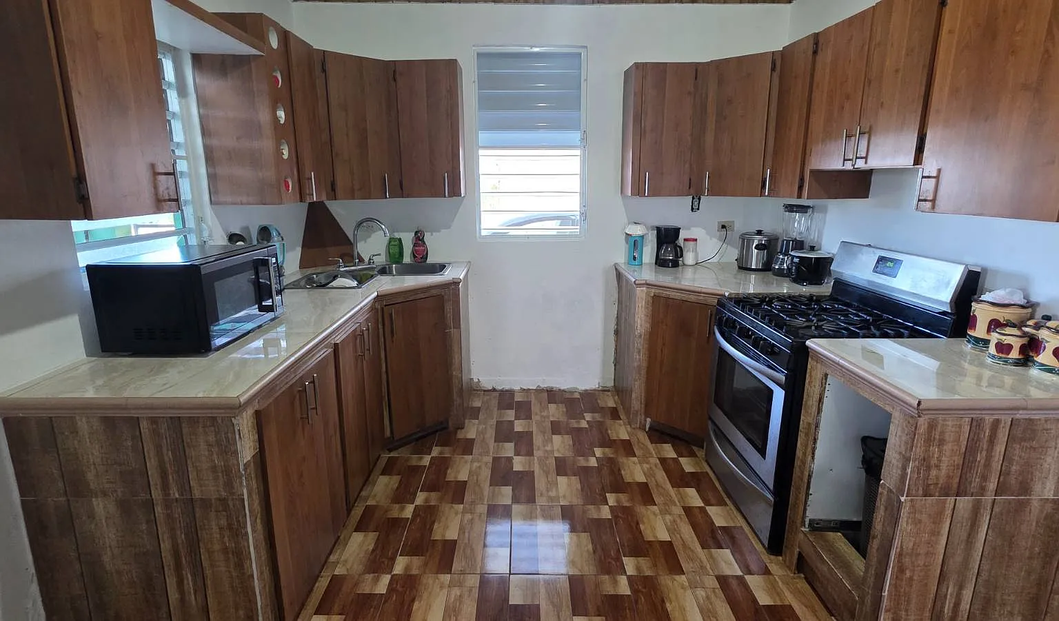 5 bed, 2.0 bath, 2000 sqft, $990 — Photo 3